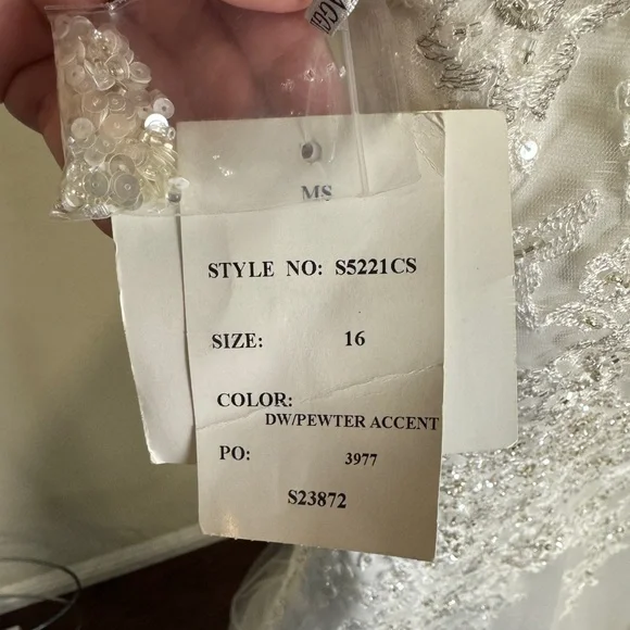 NWT Maggie Sottero Haute Couture bridal gown, Size 16, beaded lace wedding dress - Picture 8 of 15